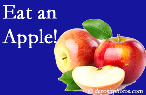 Tonawanda chiropractic care encourages healthy diets full of fruits and veggies, so enjoy an apple the apple season!